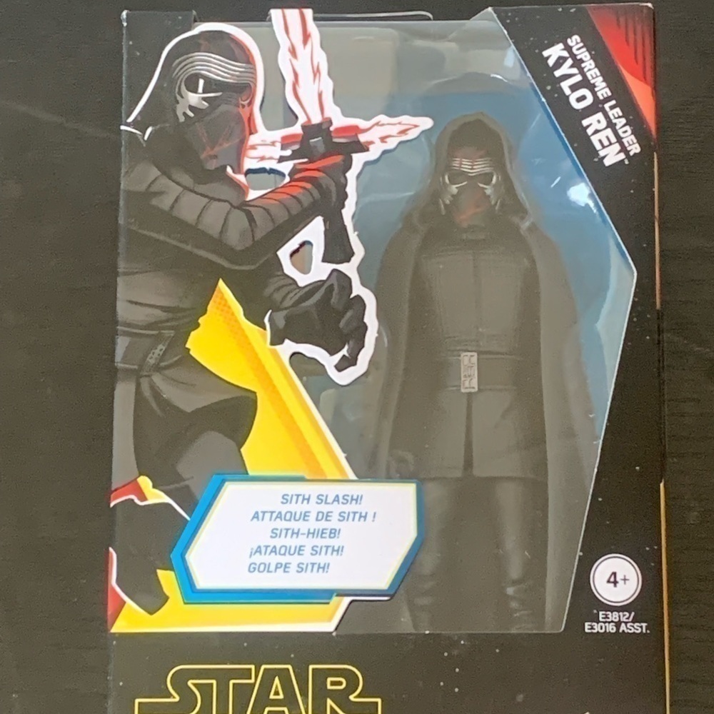 DISNEY Hasbro Star Wars Kylo Ren Action Figure NEW IN BOX.
